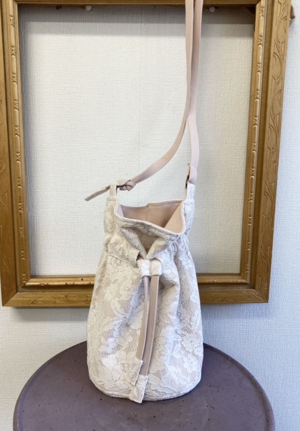 お散歩に便利❤️ミニ巾着ショルダーバッグ（ベージュピンク）