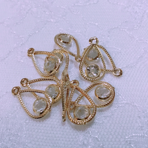 雫型のラインストーン付きチャーム チャーム Rose bouquet 通販