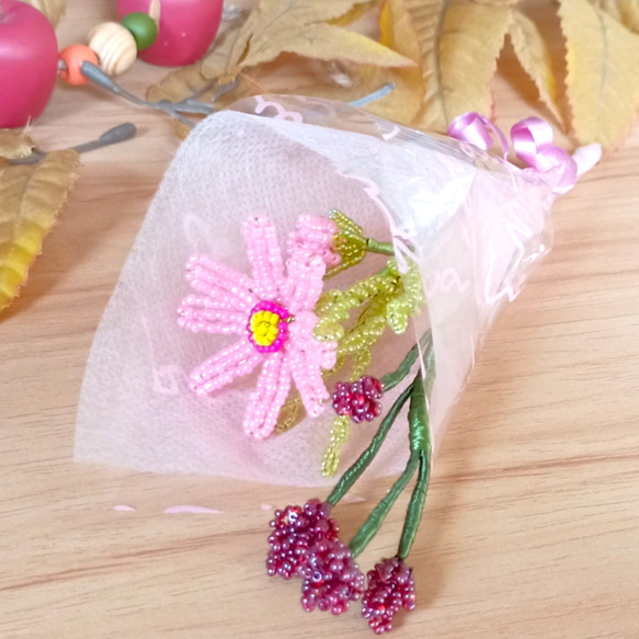 ○コスモスと吾亦紅 ビーズのお花 一輪挿し 1セットの出品です 104