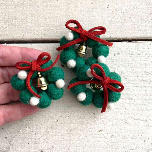 オリジナル 羊毛 フェルト クリスマス リース ブローチ ハンドメイド