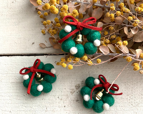 【ハンドメイド◎クリスマスリース②】古着物地使用　ブローチ４個セット　おそろい ハンドメイド◎クリスマスリース②】古着物地使用 ブローチ4個