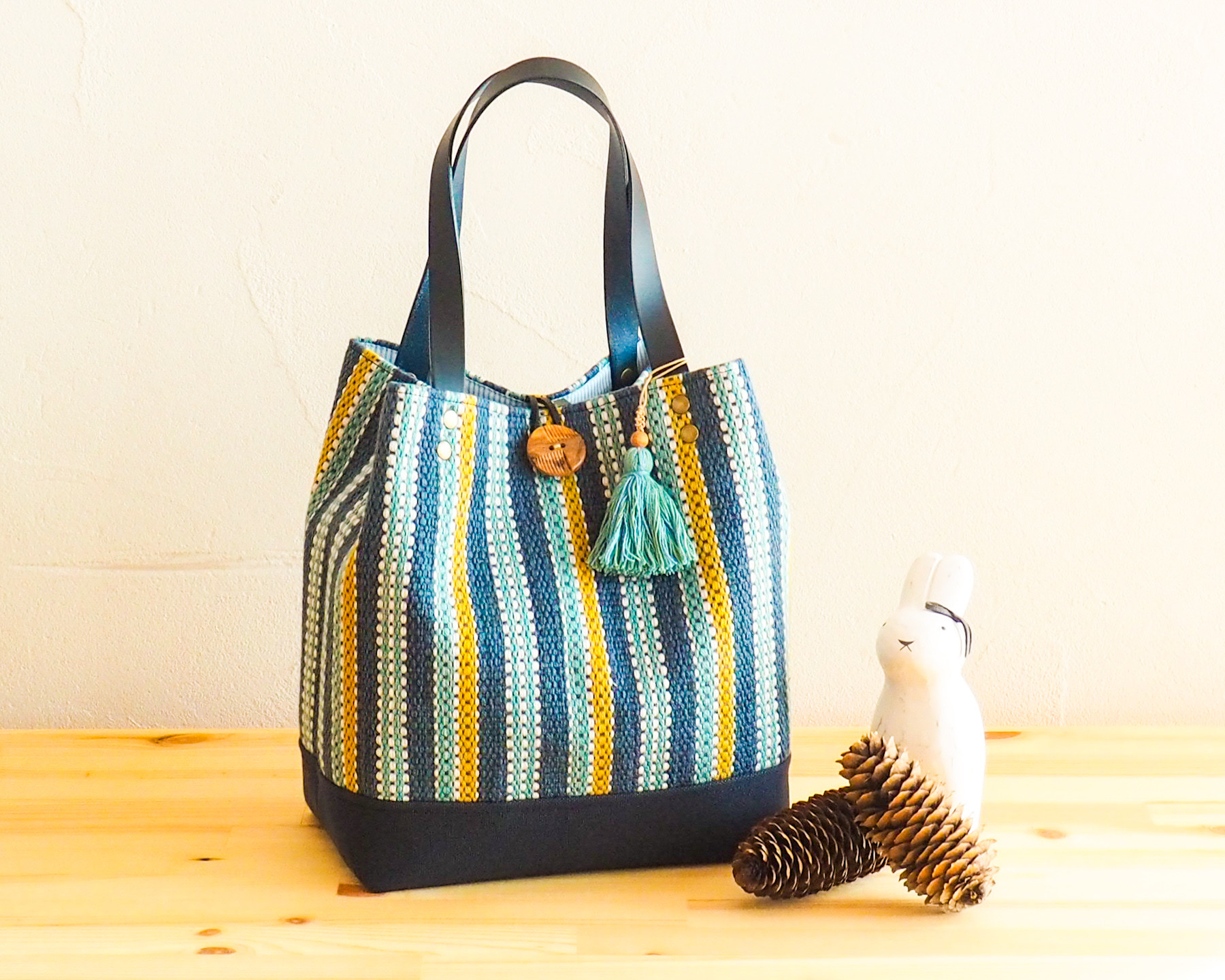 【SALE】マルチカラー手織り布のバケツトート（ブルー）