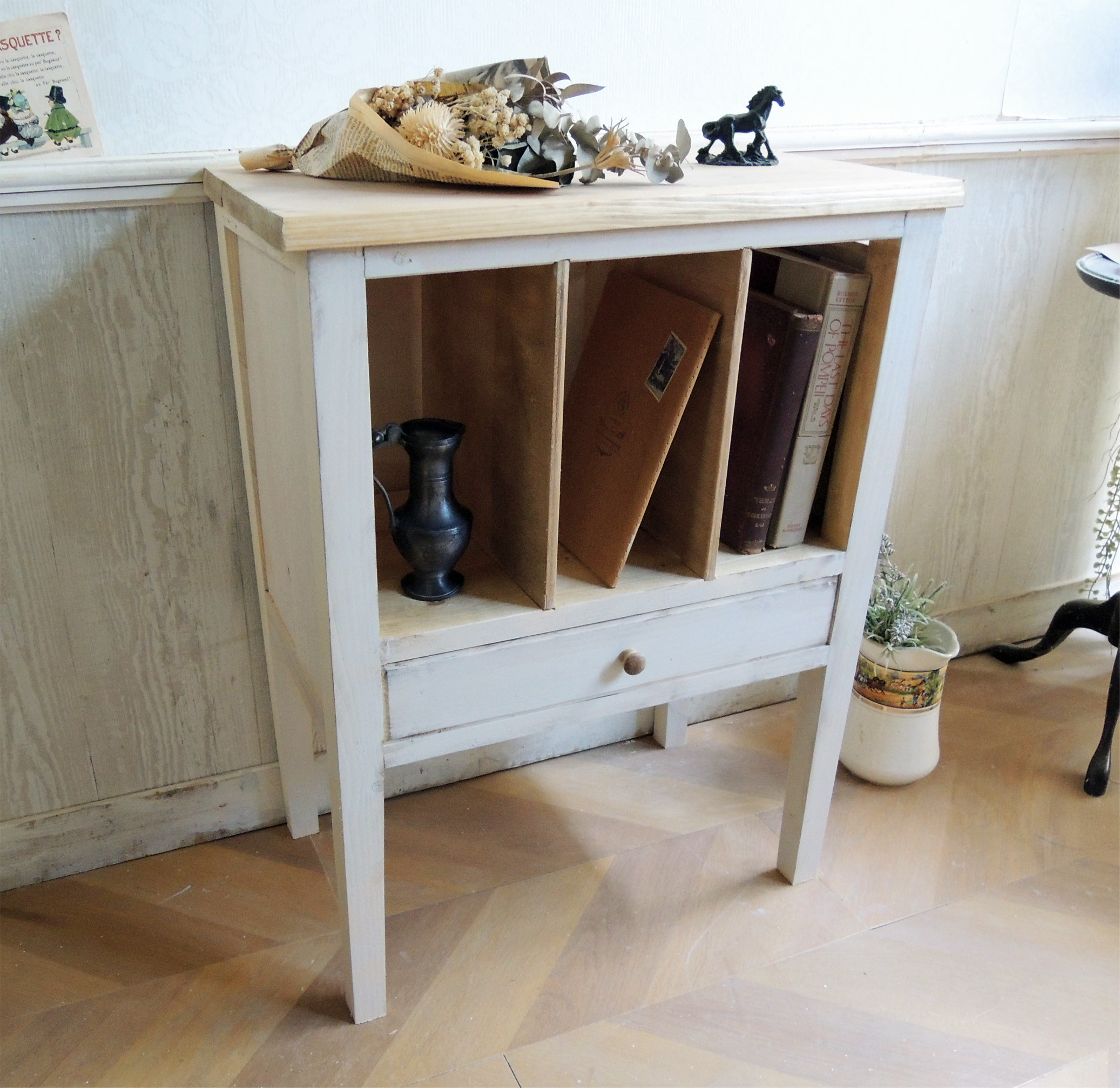 サイドテーブル＊本棚