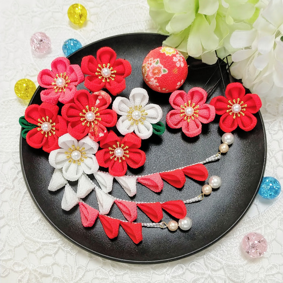 135つまみ細工　髪飾り　正絹　着物　ピンク　赤　七五三　3歳　7歳ハンドメイド つまみ細工の髪飾り(赤ピンク白) 七五三 成人式 前撮りに 3歳 7歳 753