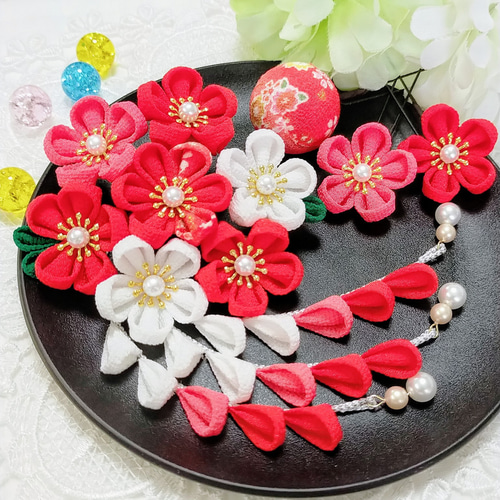 つまみ細工の髪飾り(赤ピンク白) 七五三 成人式 前撮りに 3歳 7歳 753