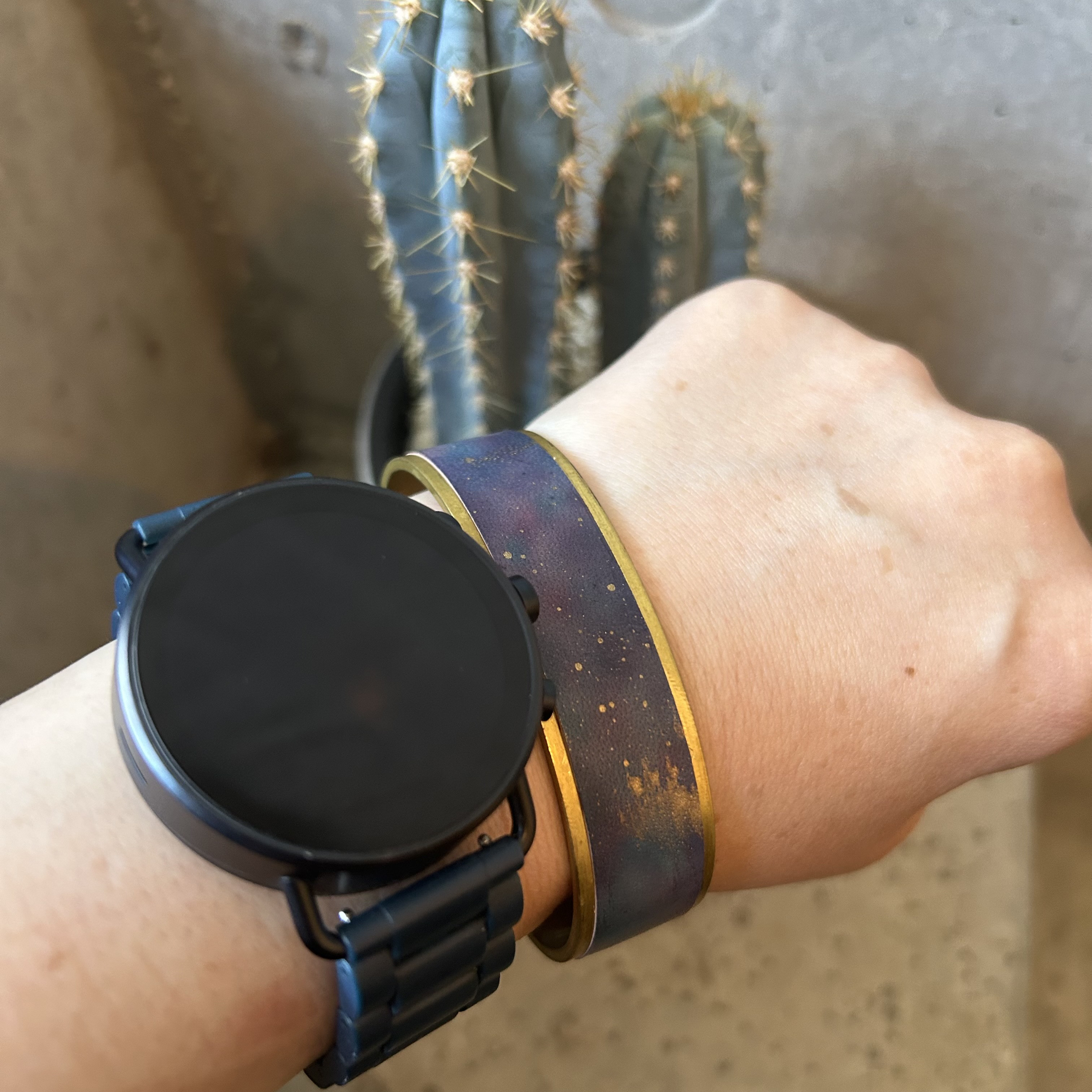 レザー香る宇宙真鍮バングルwide