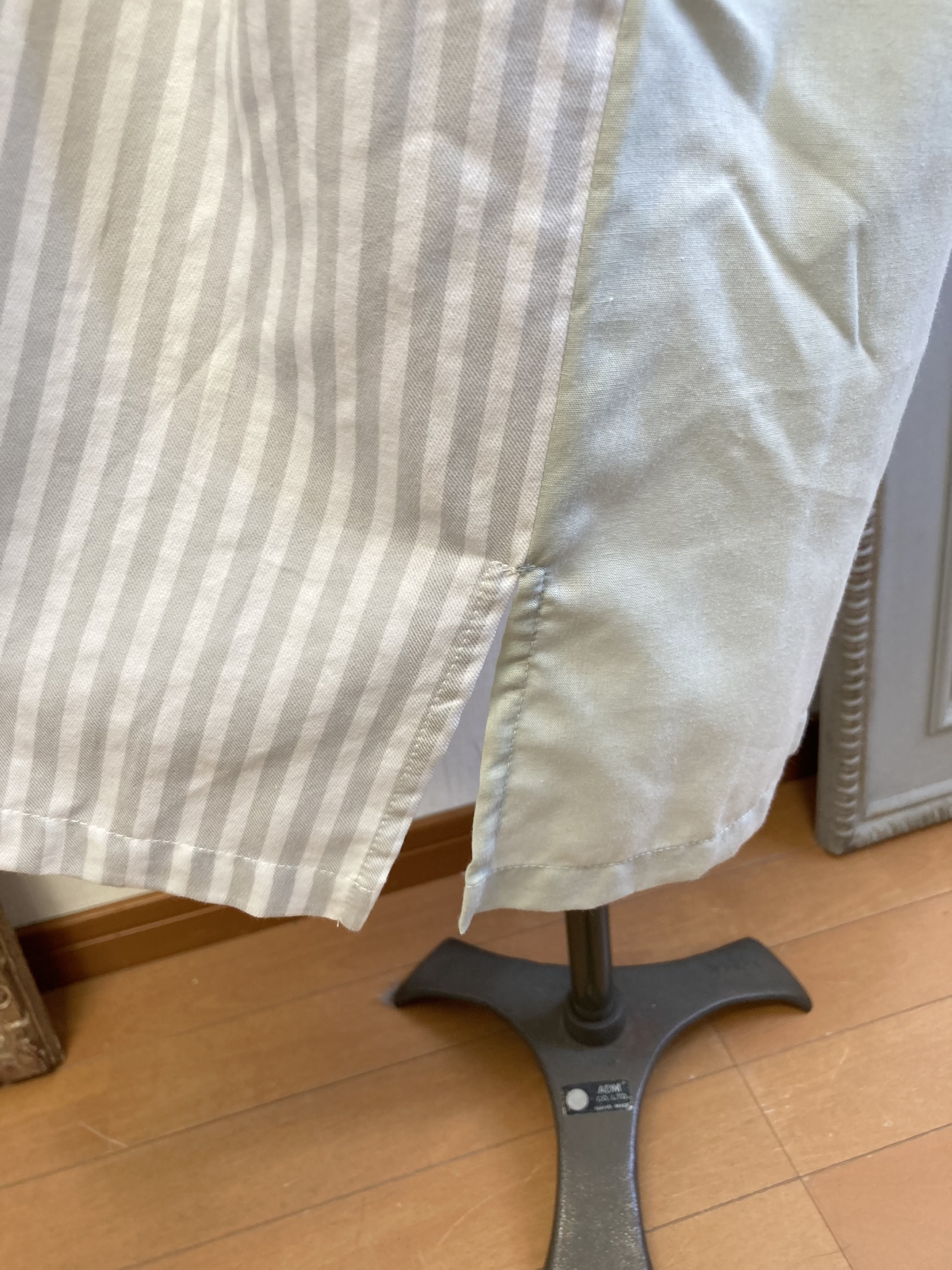 セール価格❤️スタンドカラーのストライプ柄七分袖シャツワンピース モスグリーン（サイズフリーL〜 LL）