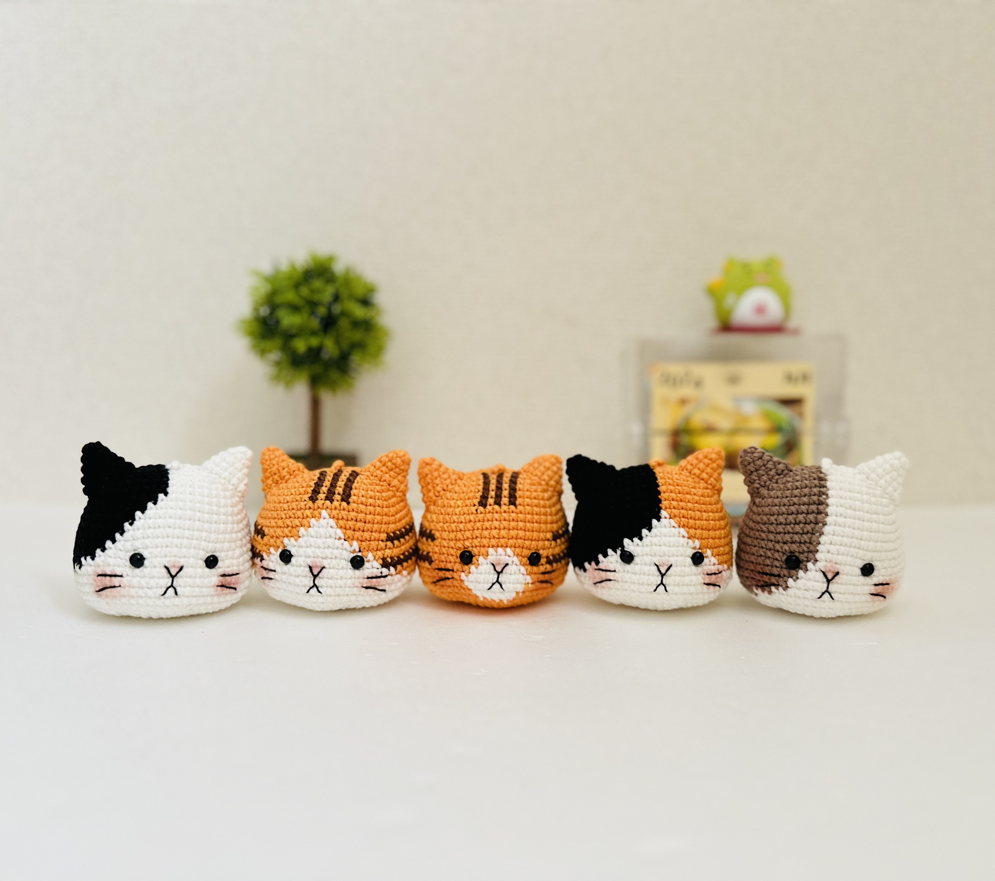 キーホルダー 猫の顔 バッグチャーム 編みぐるみ インテリア