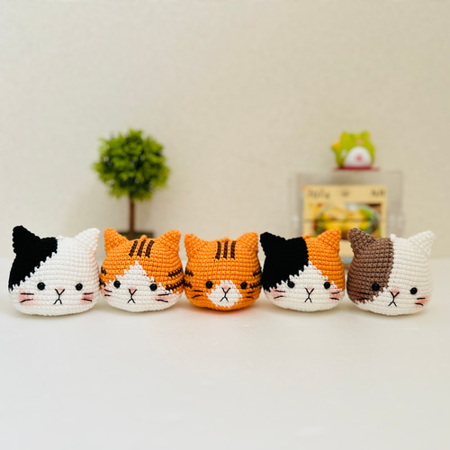 【専用】ねこあみぐるみキーホルダーとお洋服セット 猫 チャーム ”おやすみ猫ちゃん” あみぐるみ・キーホルダー 【全