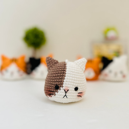 キーホルダー 猫の顔 バッグチャーム 編みぐるみ インテリア
