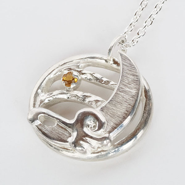 紅女　シルバー・シトリン三日月ペンダント