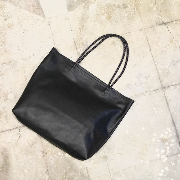 クッションコードトート Ｌサイズ・手入れ不用の軽量牛革 ／-LESS 1枚目の画像