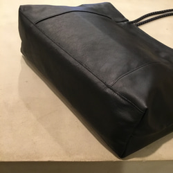 クッションコードトート Ｌサイズ・手入れ不用の軽量牛革 ／-LESS 8枚目の画像