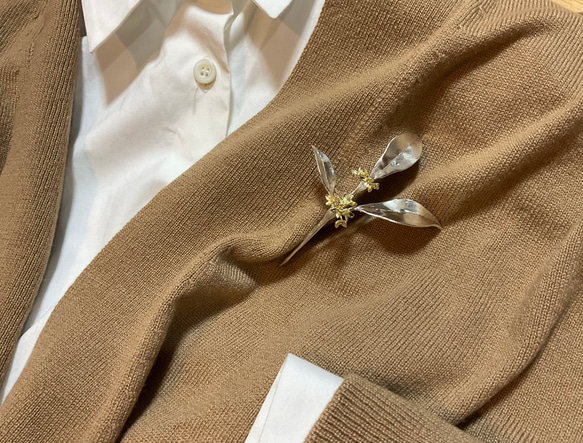 キンモクセイのブローチ(SV925、K18) 4枚目の画像