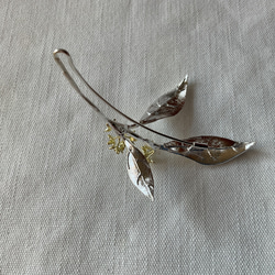 キンモクセイのブローチ(SV925、K18) 3枚目の画像