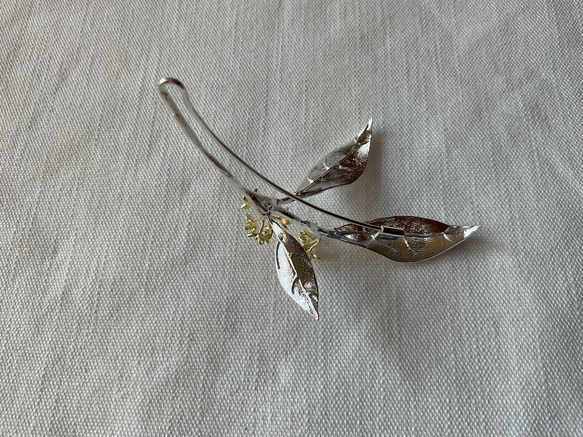 キンモクセイのブローチ(SV925、K18) 3枚目の画像