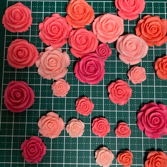 デコパーツ　40個セット　カボションフラワー　プラパーツ　ローズ 5枚目の画像