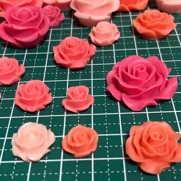 デコパーツ　40個セット　カボションフラワー　プラパーツ　ローズ 9枚目の画像
