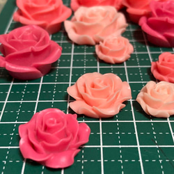 デコパーツ　40個セット　カボションフラワー　プラパーツ　ローズ 8枚目の画像