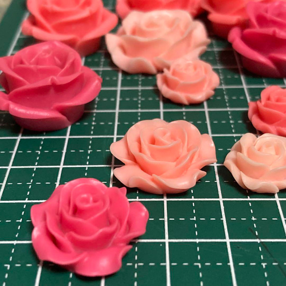 デコパーツ　40個セット　カボションフラワー　プラパーツ　ローズ 8枚目の画像