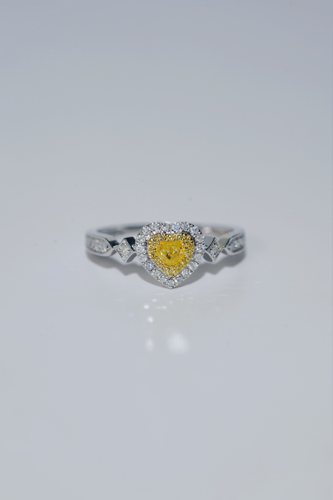 ハート形　イエローダイヤモンド付きリングk18