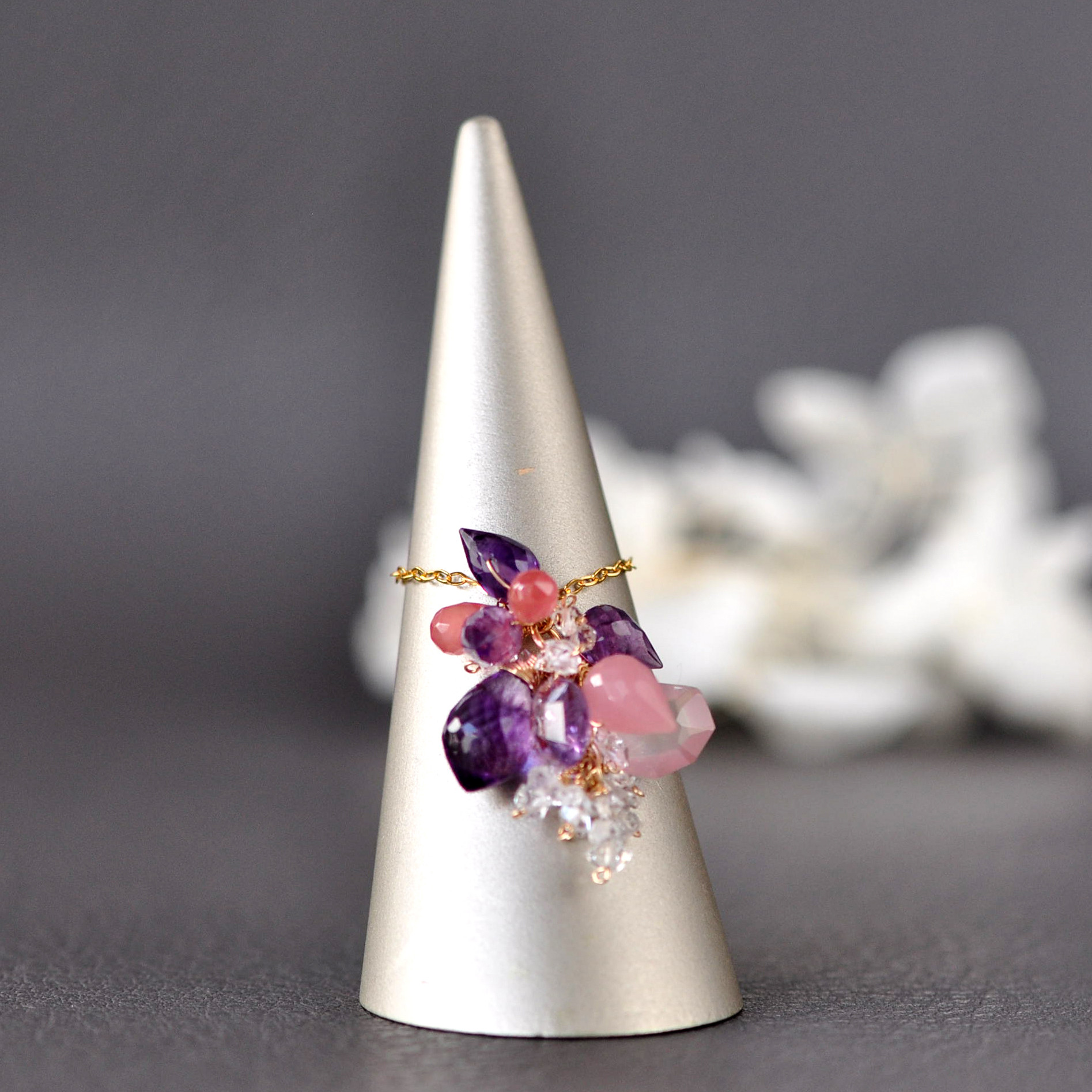 485/14kgfアメジストトリプレットカービングと宝石質アメジストチャーム 485/14kgfアメジストトリプレットカービングと宝石質アメジスト