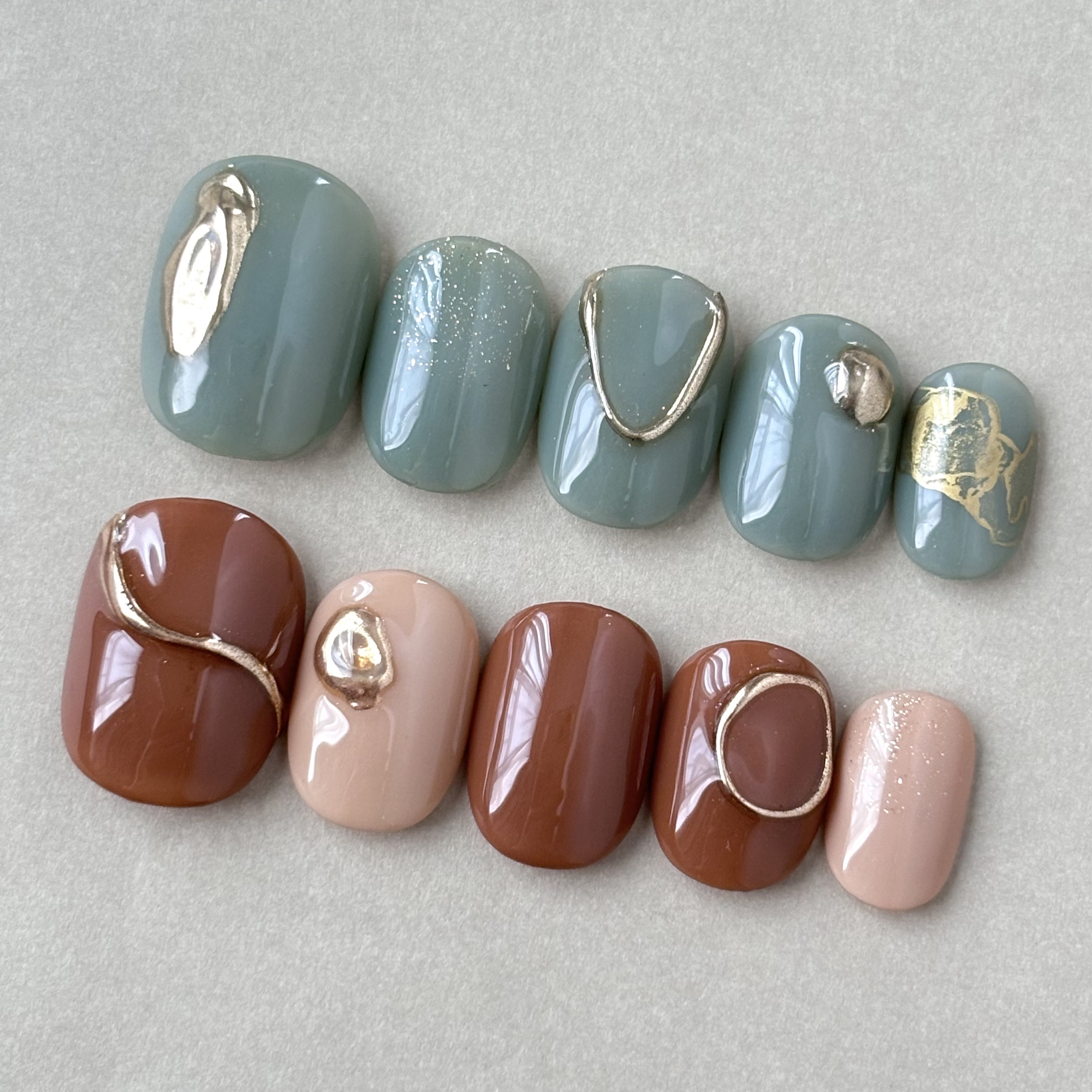 ネイルチップ ブラウンくすみグリーンニュアンスネイル 緑茶色 秋  