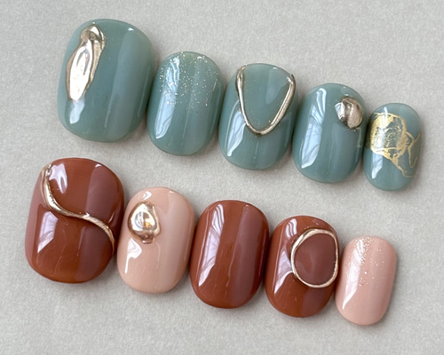 くすみカーキニュアンスゴールドネイル 砂ジェル ミラー 韓国 ちゅるん 秋 冬 くすみカーキニュアンスゴールドネイル 砂ジェル ミラー 韓国 ちゅるん