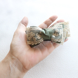 【選べる3色】グログランとレース 刺繍リボンのアーチ型ヘアクリップ バレッタ お呼ばれ 通勤 リボン 母の日 大人 5枚目の画像
