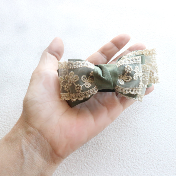 【選べる3色】グログランとレース 刺繍リボンのアーチ型ヘアクリップ バレッタ お呼ばれ 通勤 リボン 母の日 大人 5枚目の画像