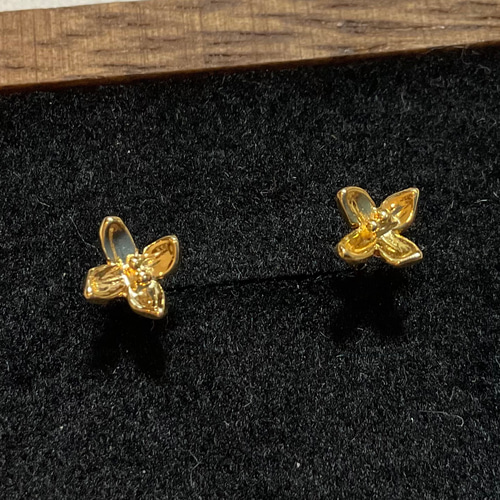 金木犀のピアス(K18)両耳 ピアス（スタッド・一粒） Sazareishi