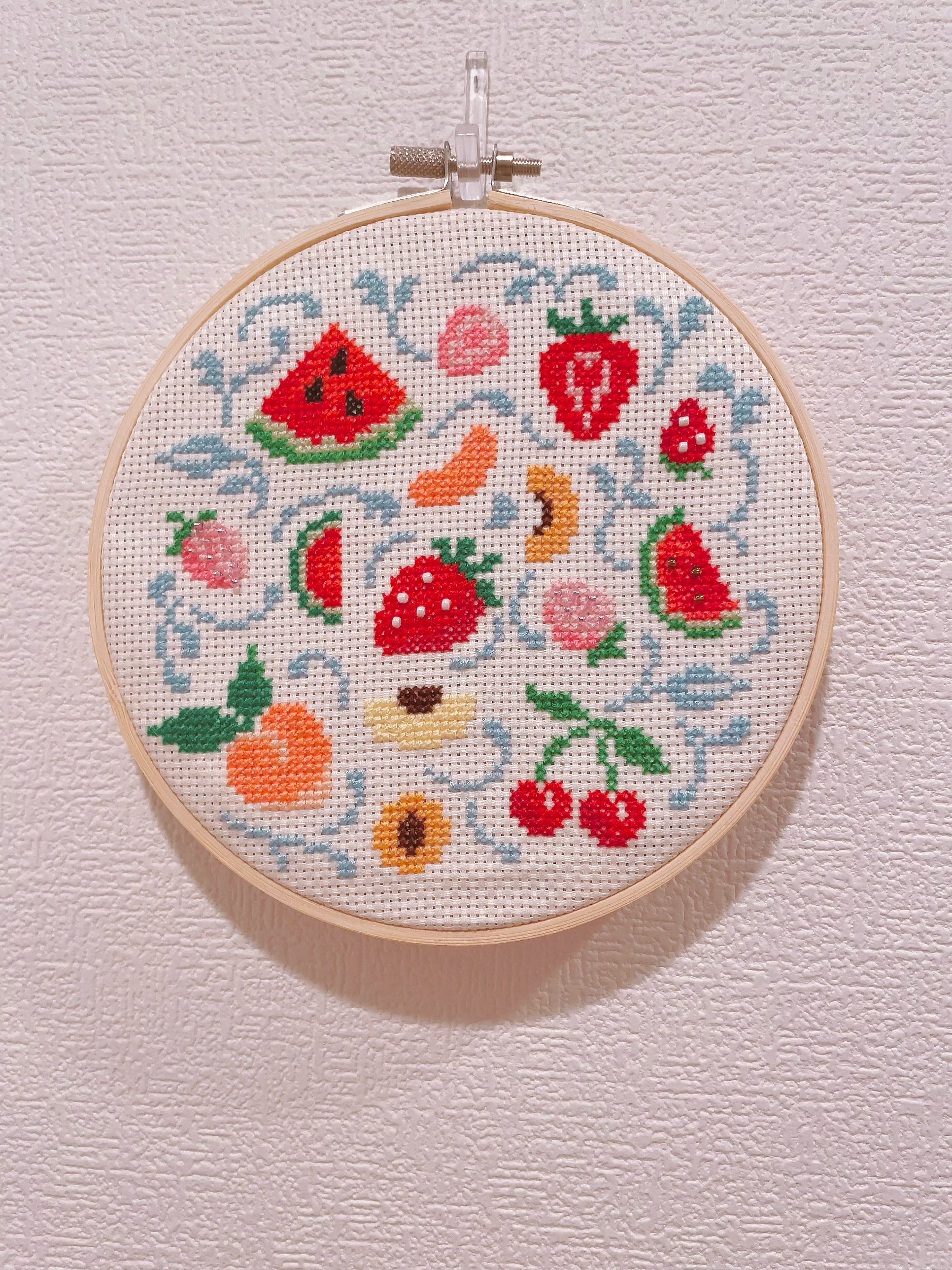 クロスステッチ完成品　壁掛け　タペストリー　サンプラー　アンティーク風　金具付き クロスステッチ完成品 壁掛け タペストリー サンプラー