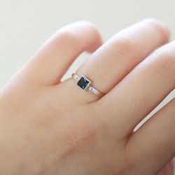 （獨一無二，Silver925）公主方形切割倫敦藍托帕石銀戒指（4 毫米，尺寸 10） 第4張的照片