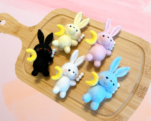 クッションキーホルダー、うさぎフリルフェルト クッションキーホルダー、ウサギフリルフェルト