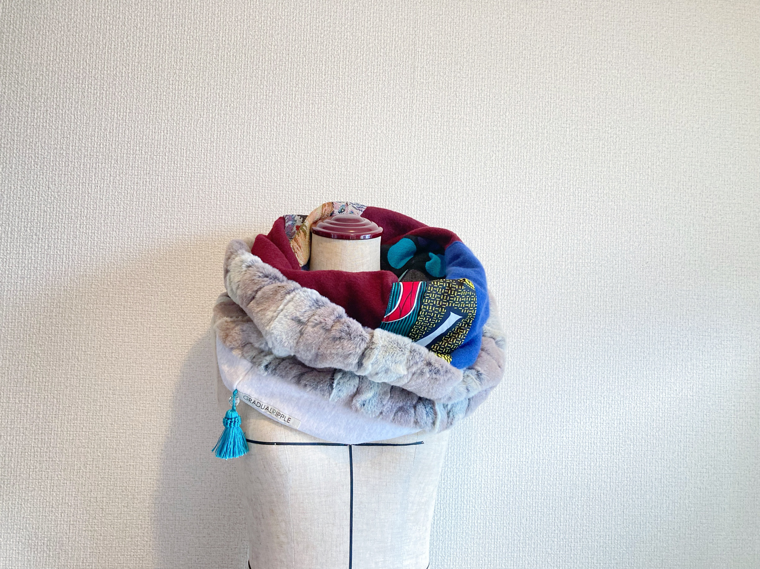 【裏起毛ニット×ランダムパッチのベルギーファースヌード】