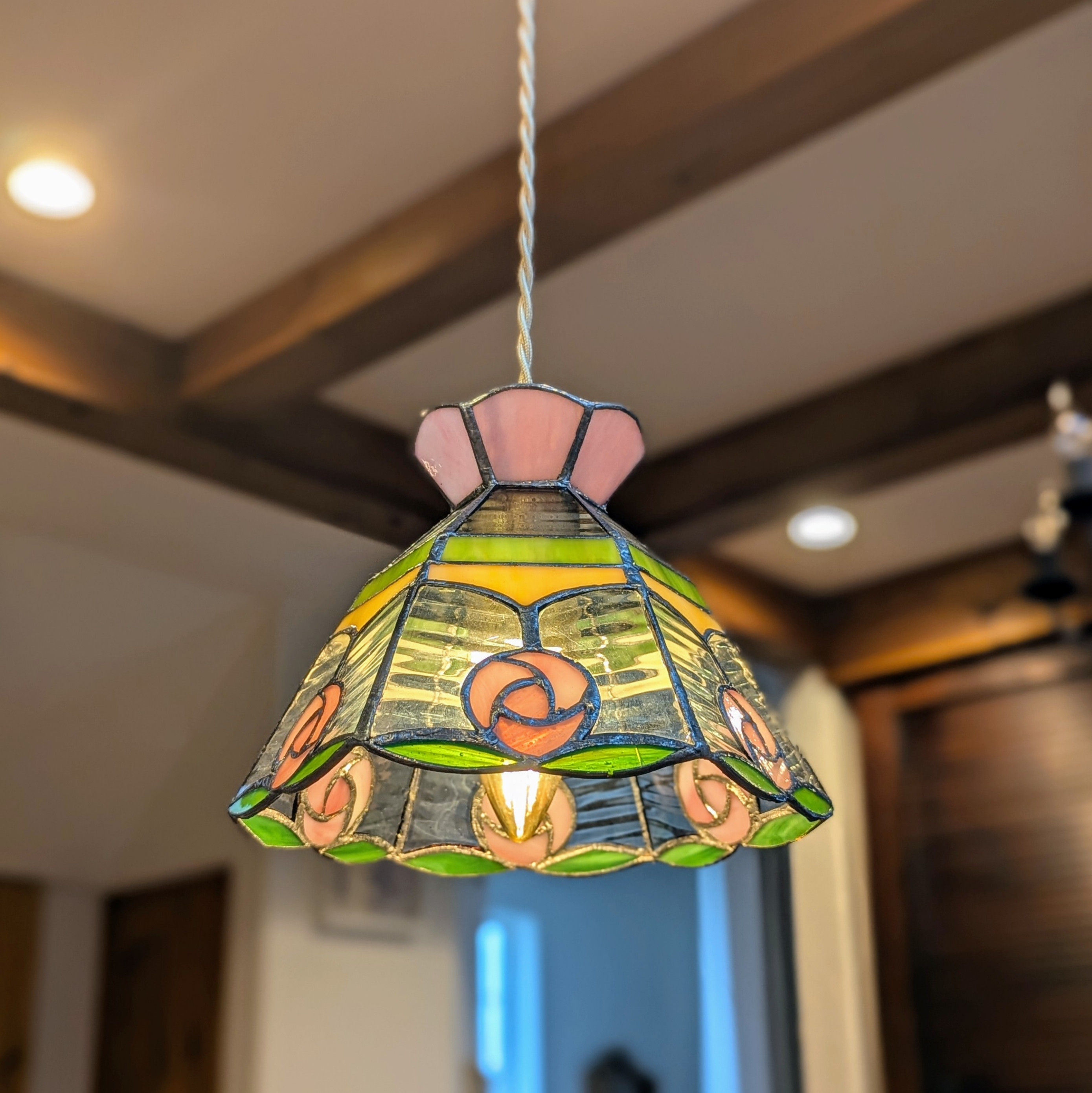 薔薇の花模様がポイントのペンダントライト【受注生産】