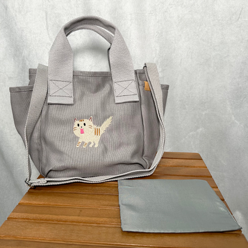 送料無料】驚き猫の刺繍 ポケット付きキャンバス2WAY ミニショルダー