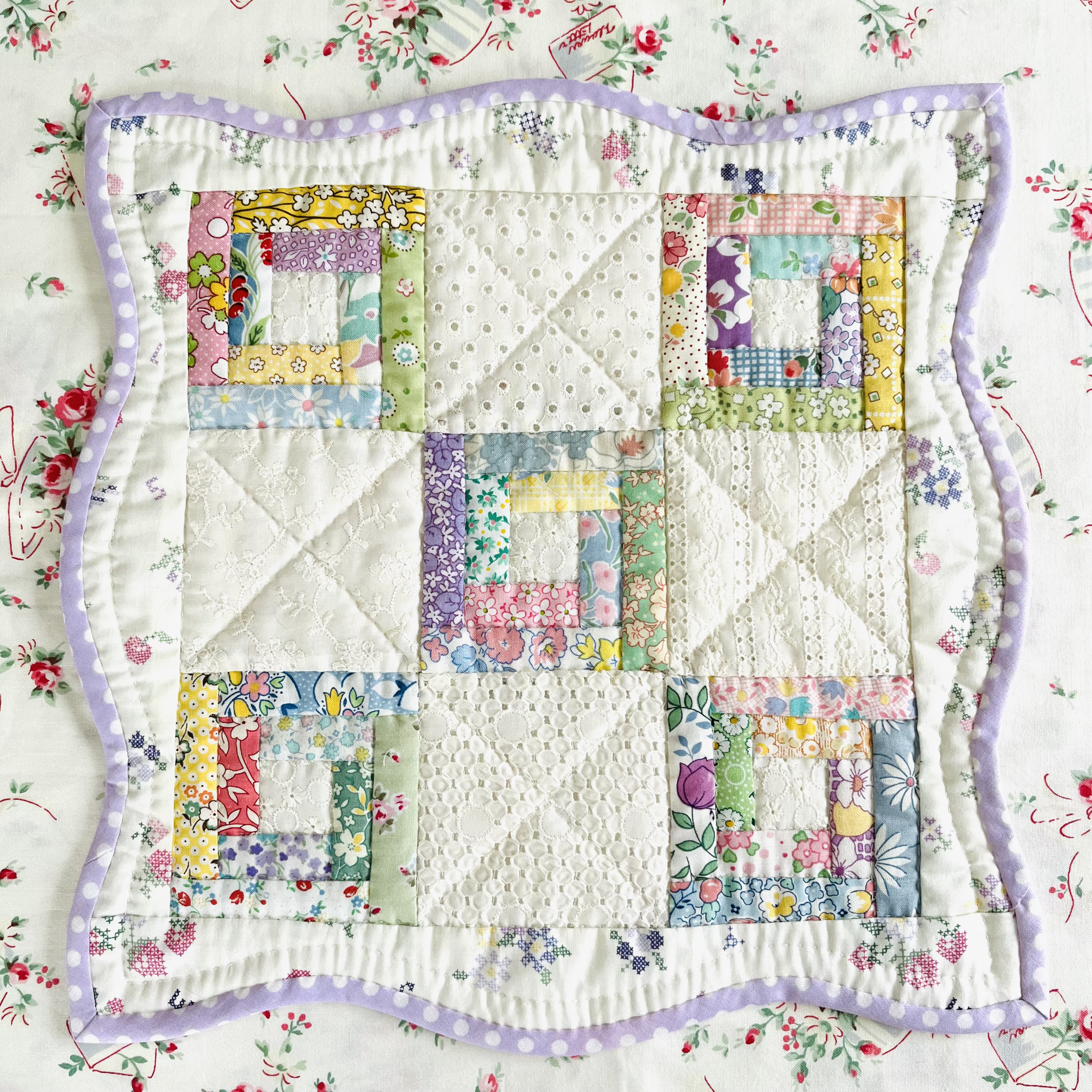 (月末値下げ)ハンドメイド キルトパッチワーク ログキャビンのタペストリー