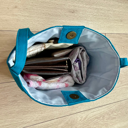 A machie ショルダーバッグ グリーン ブルー トートバッグ ポーカーズ ブルーグリーンの色合いが素敵なショルダーバッグ 外ポケット