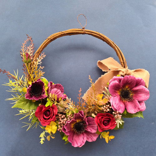 パープルのアネモネとバラの秋色リース/シックで上品な秋リース/玄関  
