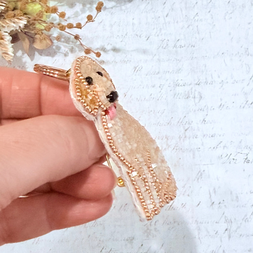 2way】ビーズ刺繍のうちの子ブローチ、バッグチャーム・白ラブ