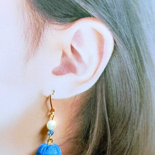 ガラスパール×包みチャームデニム風 ハンドメイドピアス ガラスパール