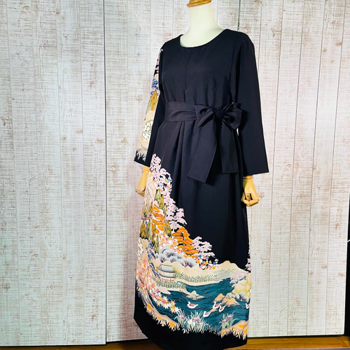 着物リメイク　ワンピース 　黒留袖　金彩友禅　ドレス　作家物　伝統工芸士 着物リメイク ワンピース 黒留袖 金彩 尾方華舟 向かい鳥花文