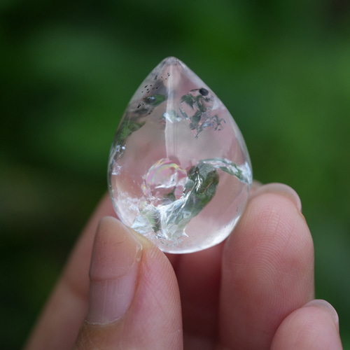 虹入り☆古代の水☆水入り水晶 s1323 天然石 Funky garuda stone