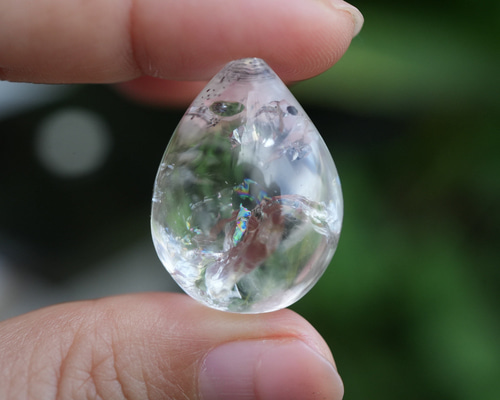 虹入り☆古代の水☆水入り水晶 s1323 天然石 Funky garuda stone