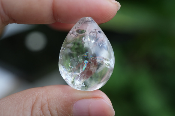 水入り水晶　キラキラ　大きめ　天然石 虹入り☆古代の水☆水入り水晶 s1323 天然石 Funky garuda stone