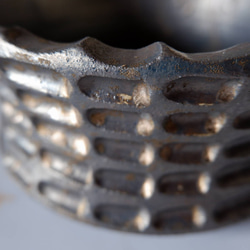 6号燻し金彩平鉢574　塊根植物　多肉植物　盆栽　植木鉢　作家鉢　沖縄 2枚目の画像