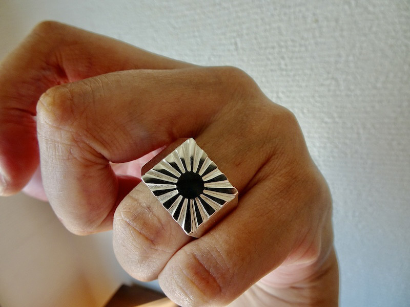 仁尾彫金『太陽の印台リング2、磨き』ハンドメイド325