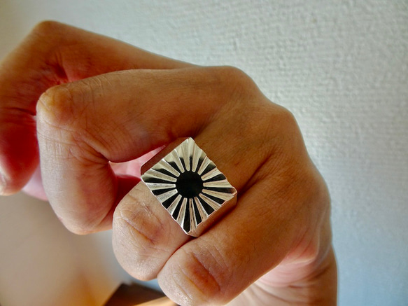 仁尾彫金『太陽の印台リング2、磨き』ハンドメイド325 とてつもなく