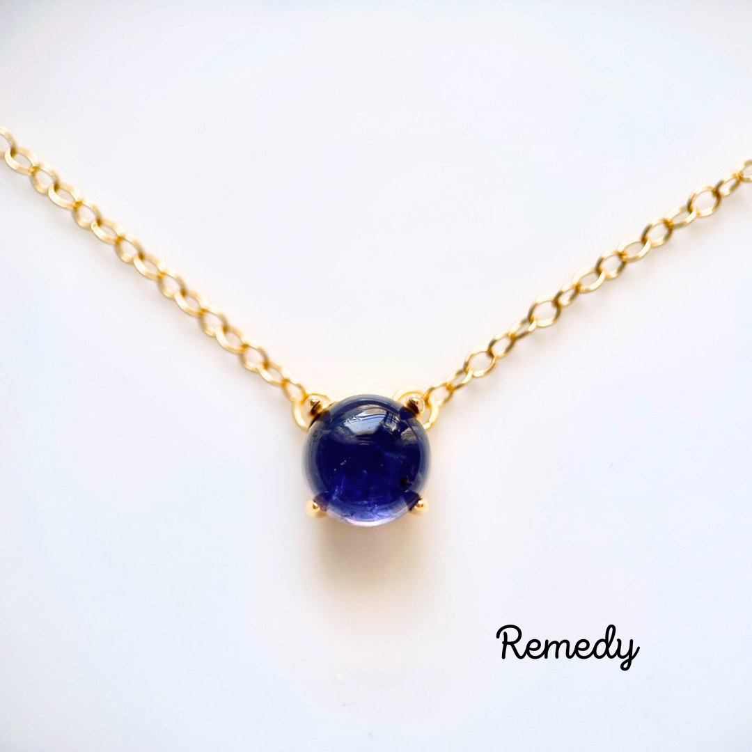 【ドゥーエ】アイオライトの一粒ネックレス（8mm）〜silver925/18KGP 3月誕生石